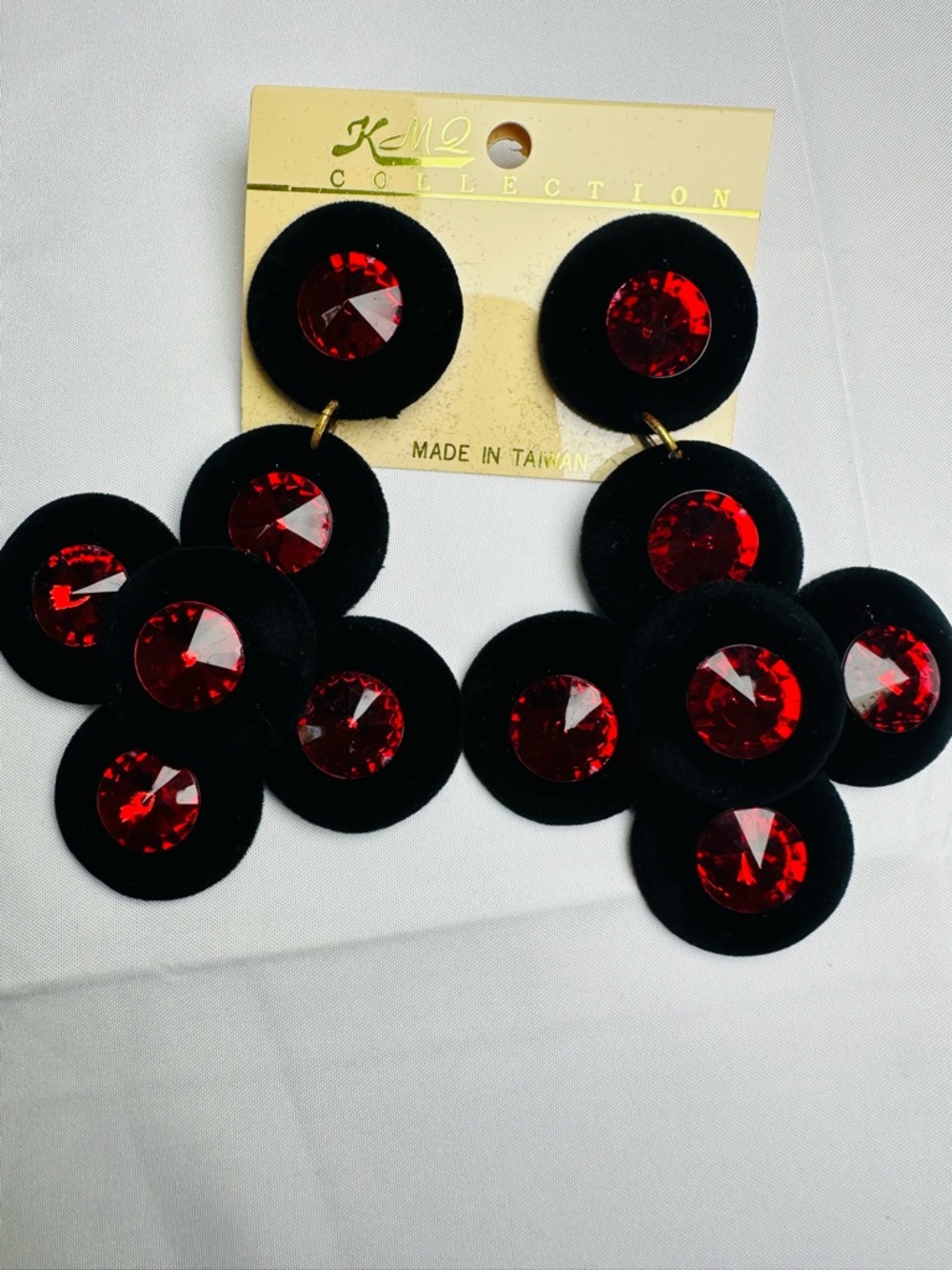 70s-80s DEAD STOCK Black & Red Felt Statement Drop Earrings